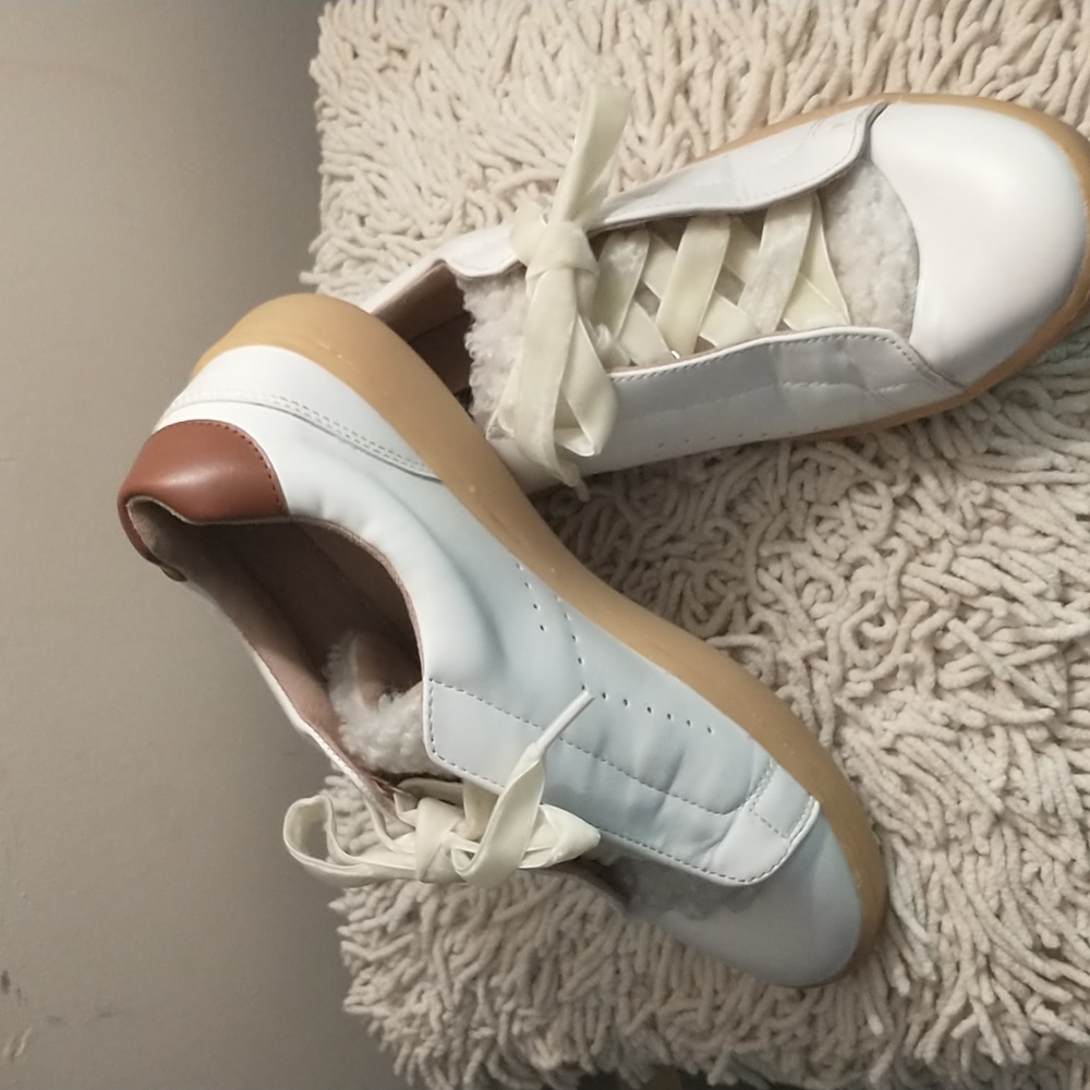 Stradivarius White Sneakers With Sherpa Tongue and Velveteen Shoelaces